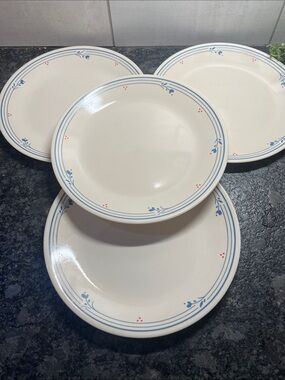 Corelle COUNTRY VIOLETS Dinner Plates 1980’s.  Discontinued.